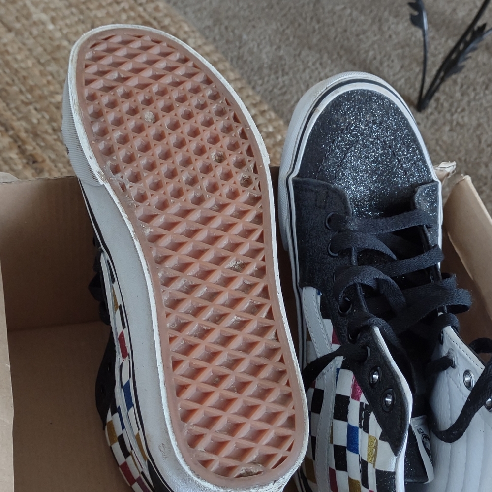 Vans - Picture 2 of 6